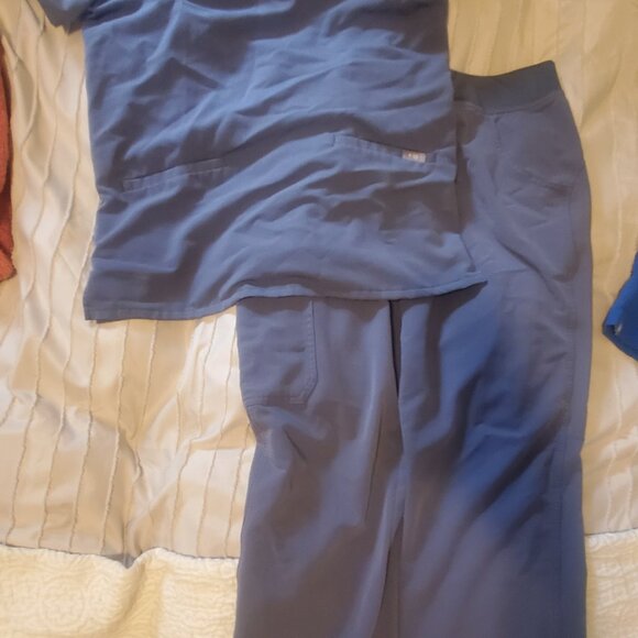 Figs Scrub Set - Picture 2 of 3